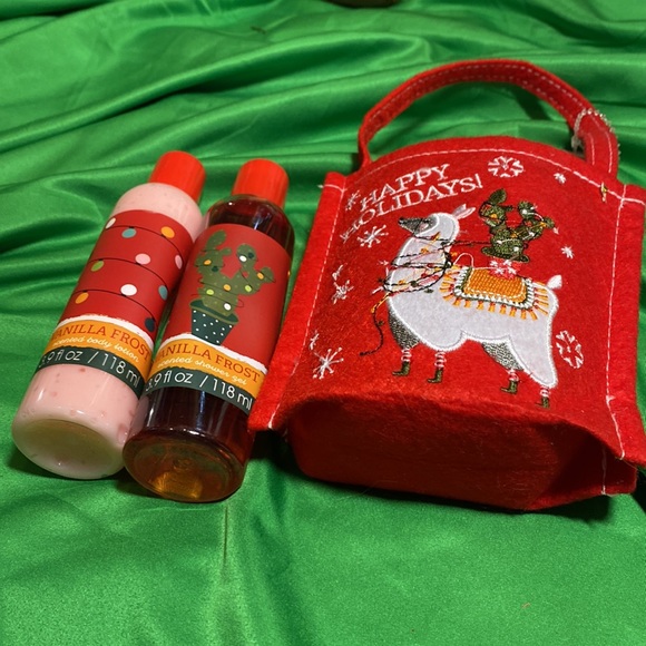 Girls Holiday Gift Set, Vanilla Frost Scented Shower Gel & Body Lotion NWT🎄❤️🎄 - Picture 6 of 7